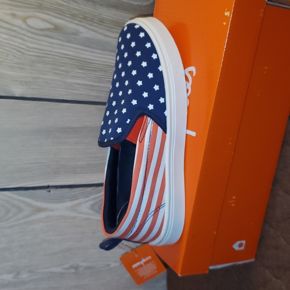 Girls/Boys 1Y slip on shoes